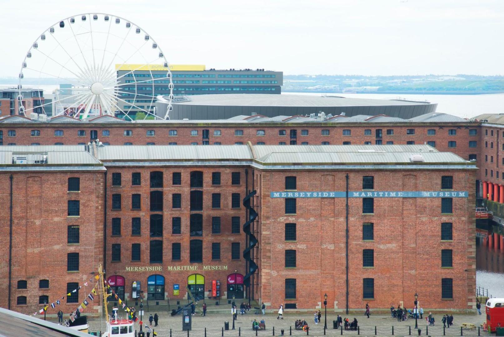 Guestready - Top Floor City View Studio Liverpool Exterior foto